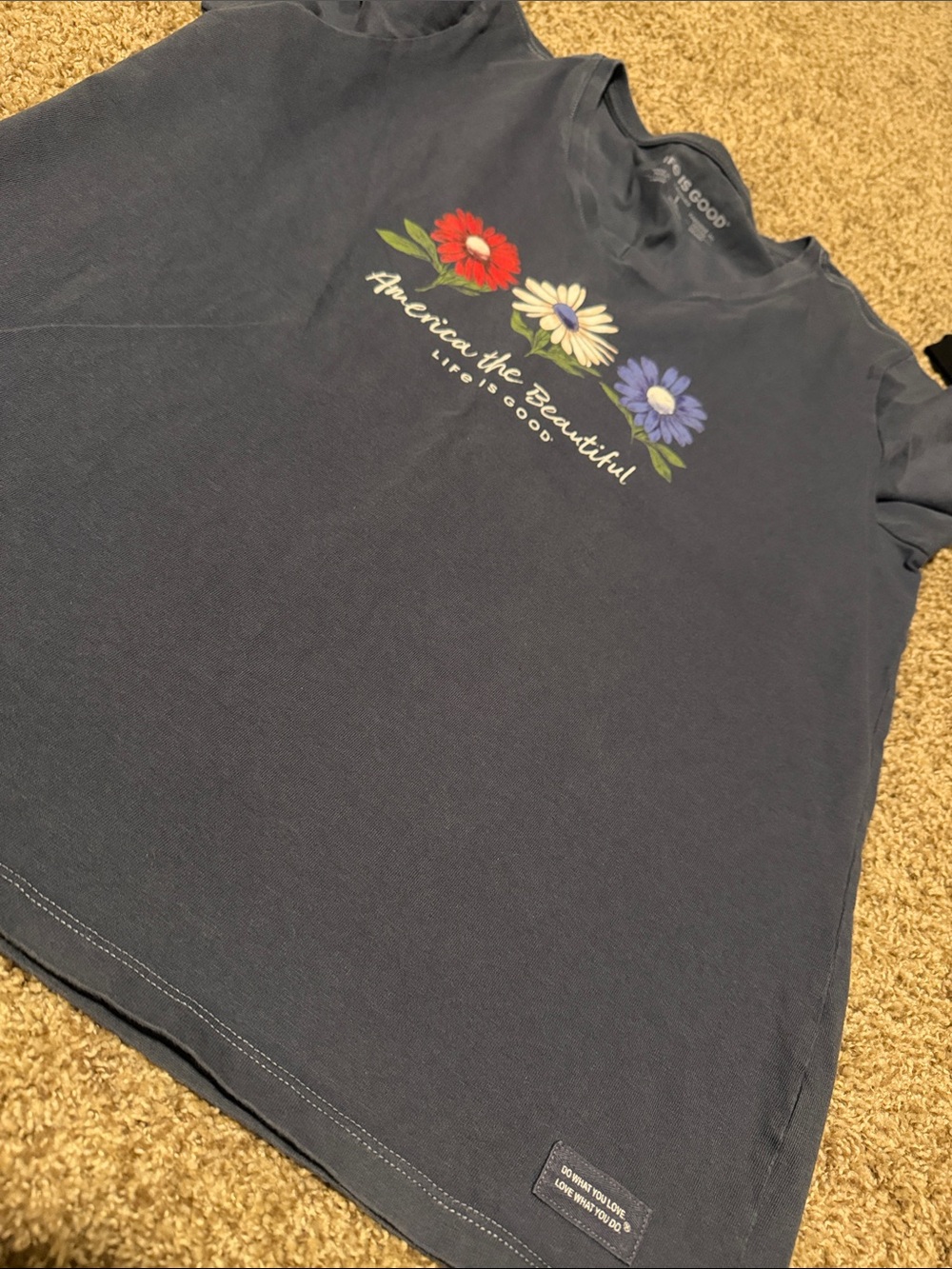 Life is Good dark blue v-neck tee w/patriotic flowers (L) - EUC!
